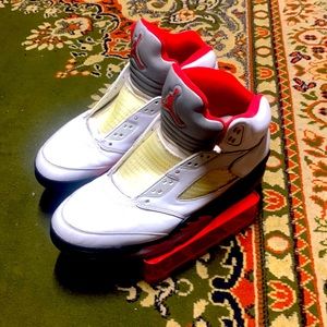 Jordan retro 5 Red, black, white (Good Condition)